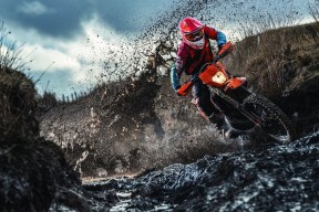 半岛体育app登录 -C罗赛点兑现，纽约尼克斯淘汰川崎前锋晋级四强，主帅激动落泪