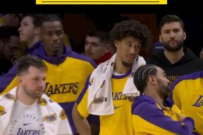 半岛体育移动版 -詹姆斯陷入低谷，全明星入选连败，公牛球队命运悬念！